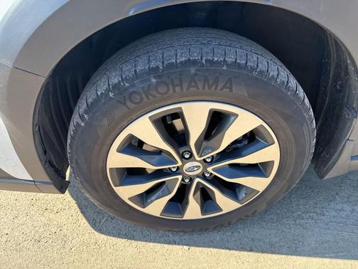 Crystal White Pearl 2023 Subaru Outback Limited