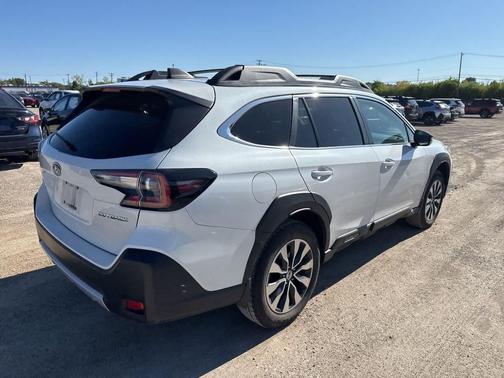 Crystal White Pearl 2023 Subaru Outback Limited