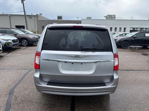 2016 Chrysler Town & Country Touring