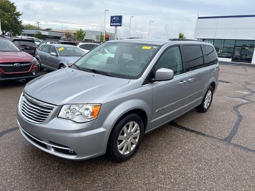 2016 Chrysler Town & Country Touring