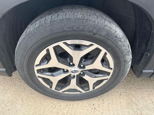 Crystal Black Silica 2023 Subaru Forester Premium
