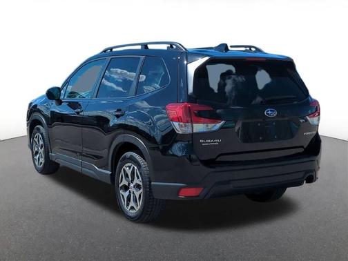 Crystal Black Silica 2023 Subaru Forester Premium