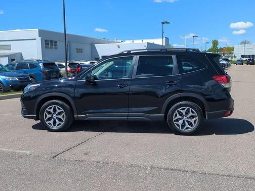 Crystal Black Silica 2023 Subaru Forester Premium
