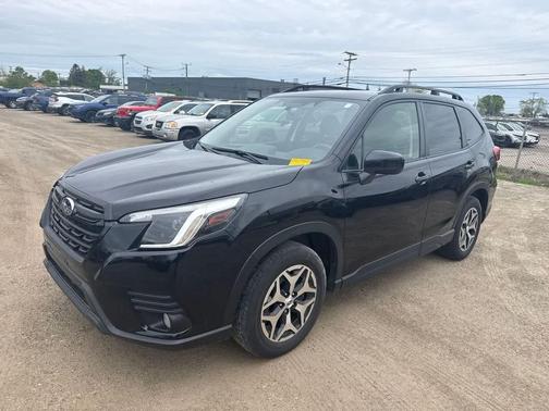 Crystal Black Silica 2023 Subaru Forester Premium