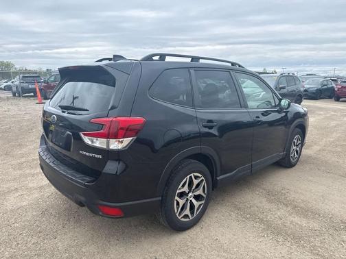 Crystal Black Silica 2023 Subaru Forester Premium