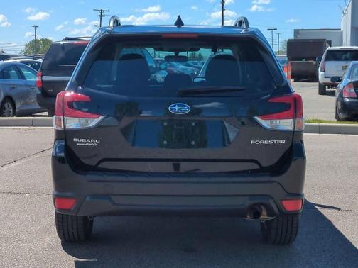 Crystal Black Silica 2023 Subaru Forester Premium