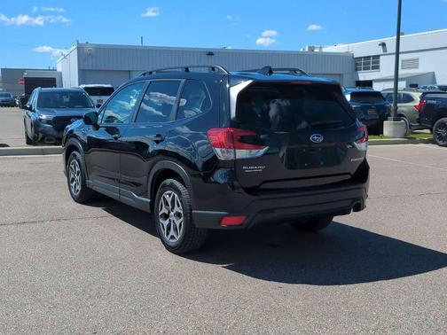 Crystal Black Silica 2023 Subaru Forester Premium