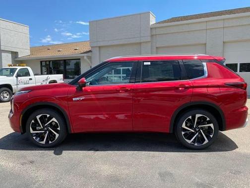 2025 Mitsubishi Outlander PHEV SEL