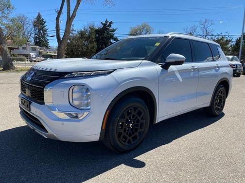 White 2022 Mitsubishi Outlander SEL