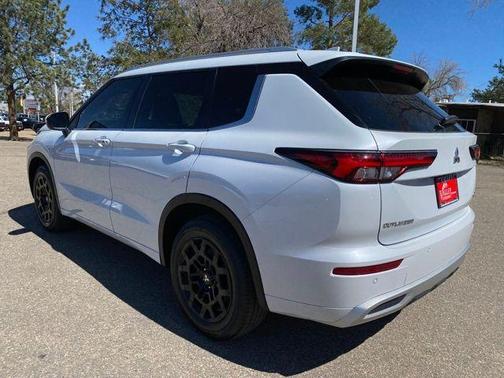 White 2022 Mitsubishi Outlander SEL