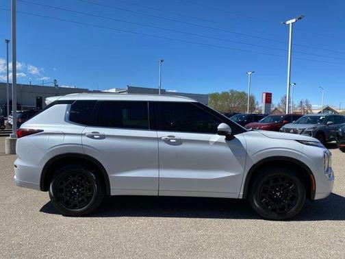 White 2022 Mitsubishi Outlander SEL