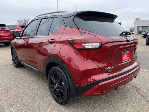 2 Tone Red / Black 2023 Nissan Kicks SR