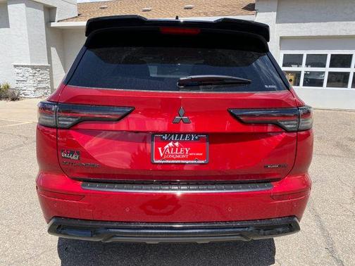 Diamond Red 2026 Mitsubishi Outlander Black Edition