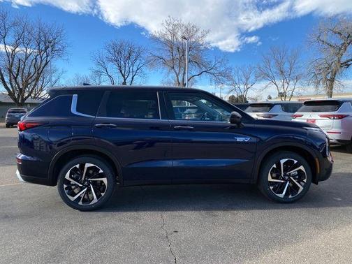 2025 Mitsubishi Outlander PHEV SE