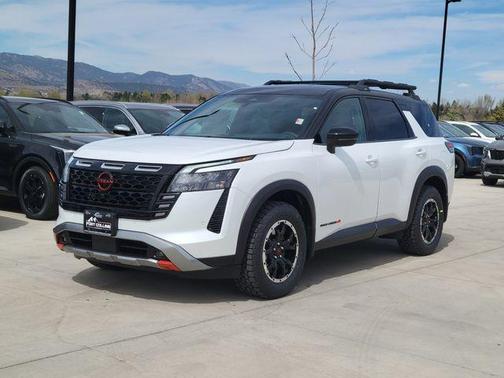 White / Black 2026 Nissan Pathfinder Rock Creek