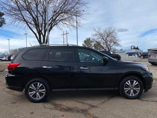 2017 Nissan Pathfinder S