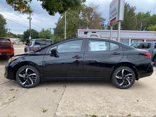 2025 Nissan Versa 1.6 SR