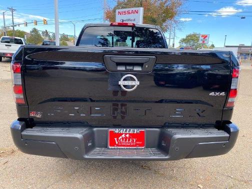 Super Black 2027 Nissan Frontier S