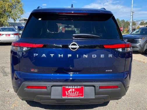 2025 Nissan Pathfinder SV