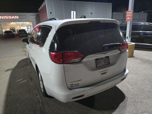 2021 Chrysler Voyager LXI