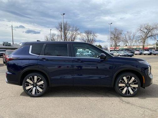 Cosmic Blue Metallic 2026 Mitsubishi Outlander SE