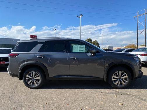 2025 Nissan Pathfinder SL