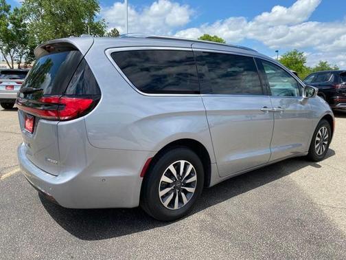 2021 Chrysler Pacifica Hybrid Touring L