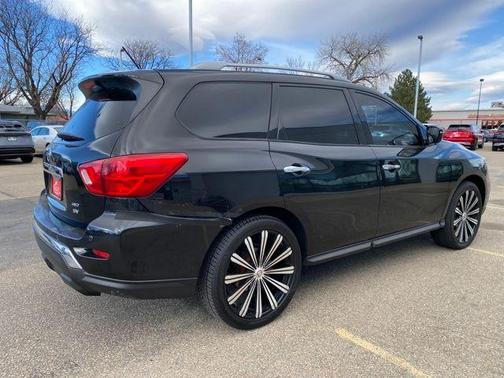 2017 Nissan Pathfinder SV