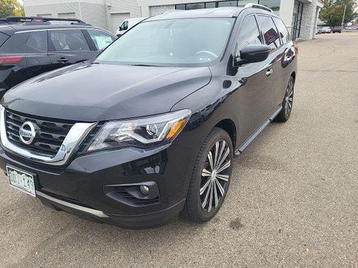 2017 Nissan Pathfinder SV