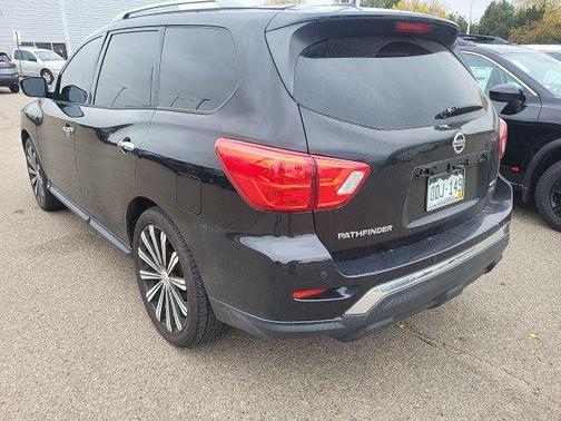 2017 Nissan Pathfinder SV