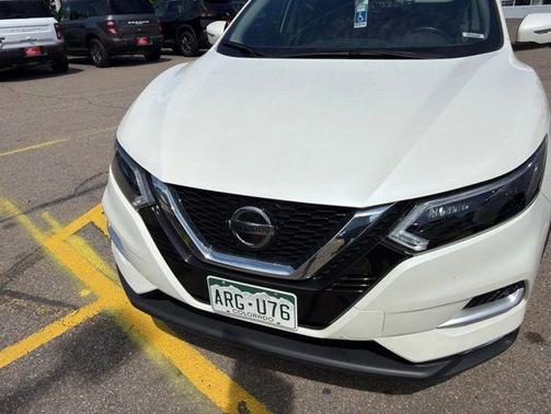White 2022 Nissan Rogue Sport SL