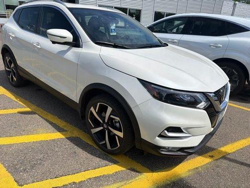 White 2022 Nissan Rogue Sport SL