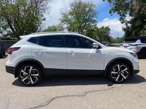 White 2022 Nissan Rogue Sport SL