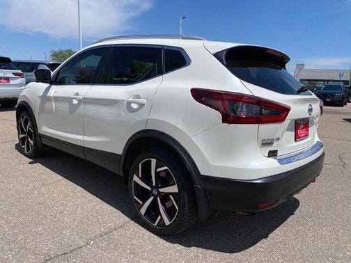 White 2022 Nissan Rogue Sport SL