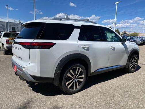 2025 Nissan Pathfinder Platinum