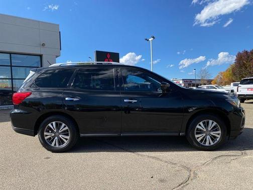 2017 Nissan Pathfinder SL