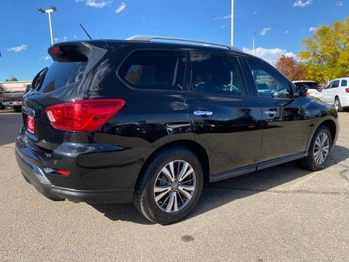 2017 Nissan Pathfinder SL