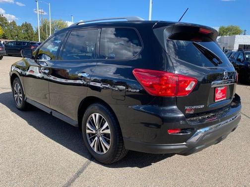 2017 Nissan Pathfinder SL