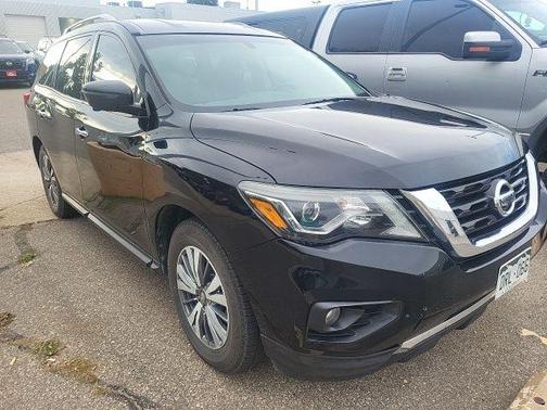 2017 Nissan Pathfinder SL