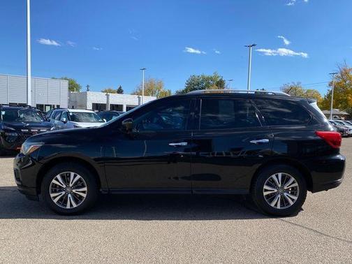 2017 Nissan Pathfinder SL