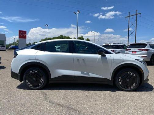 Everest White P 2026 Nissan Leaf S+