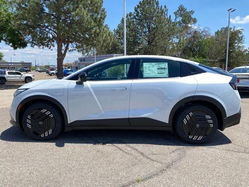 Everest White P 2026 Nissan Leaf S+