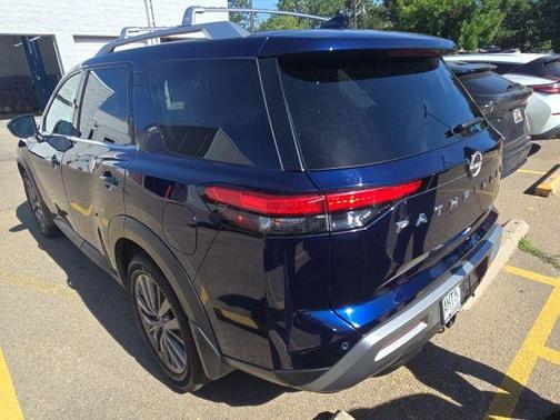 Deep Ocean Blue 2023 Nissan Pathfinder SL