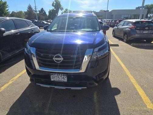 Deep Ocean Blue 2023 Nissan Pathfinder SL