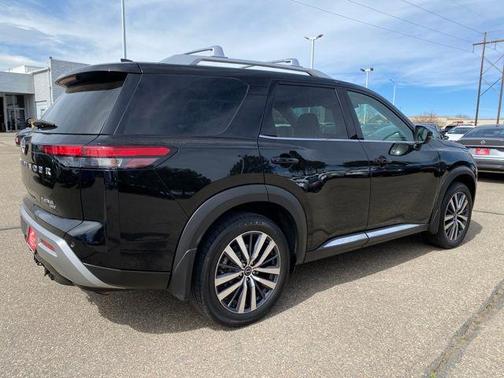 2022 Nissan Pathfinder Platinum