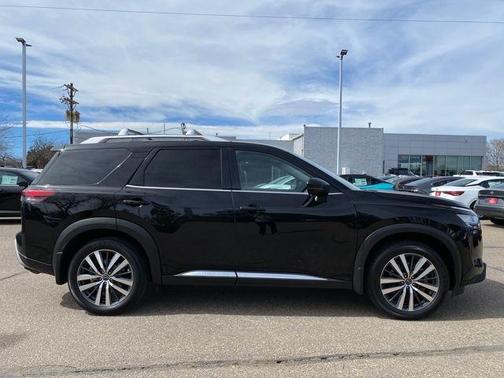 2022 Nissan Pathfinder Platinum