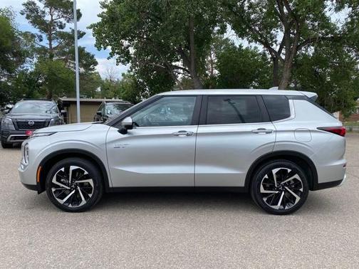 2024 Mitsubishi Outlander PHEV SE