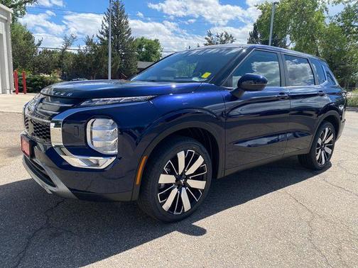 Cosmic Blue Metallic 2026 Mitsubishi Outlander SE