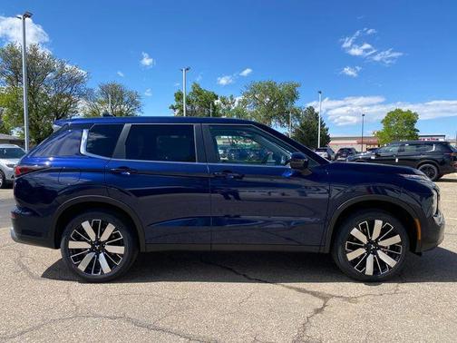 Cosmic Blue Metallic 2026 Mitsubishi Outlander SE