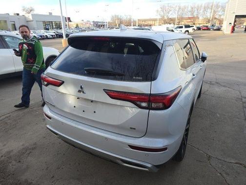 2024 Mitsubishi Outlander SE